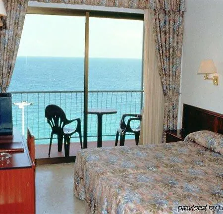 Columbus ホテル 4*