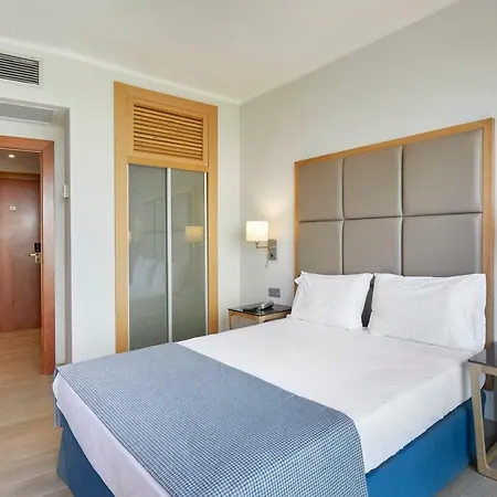 ホテル Columbus 4*